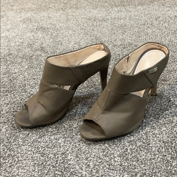 Olive Green Calvin Klein heels size 5.5 in woman - Picture 3 of 7